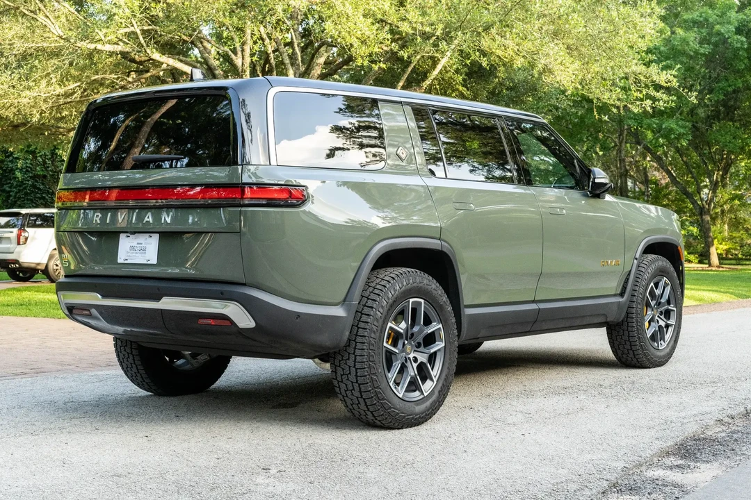 2023 Rivian R1S - Image 6 of 6