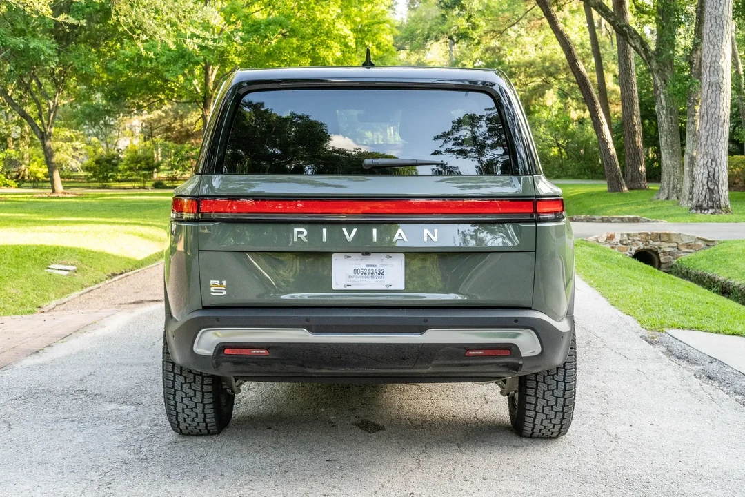 2023 Rivian R1S - Image 4 of 6