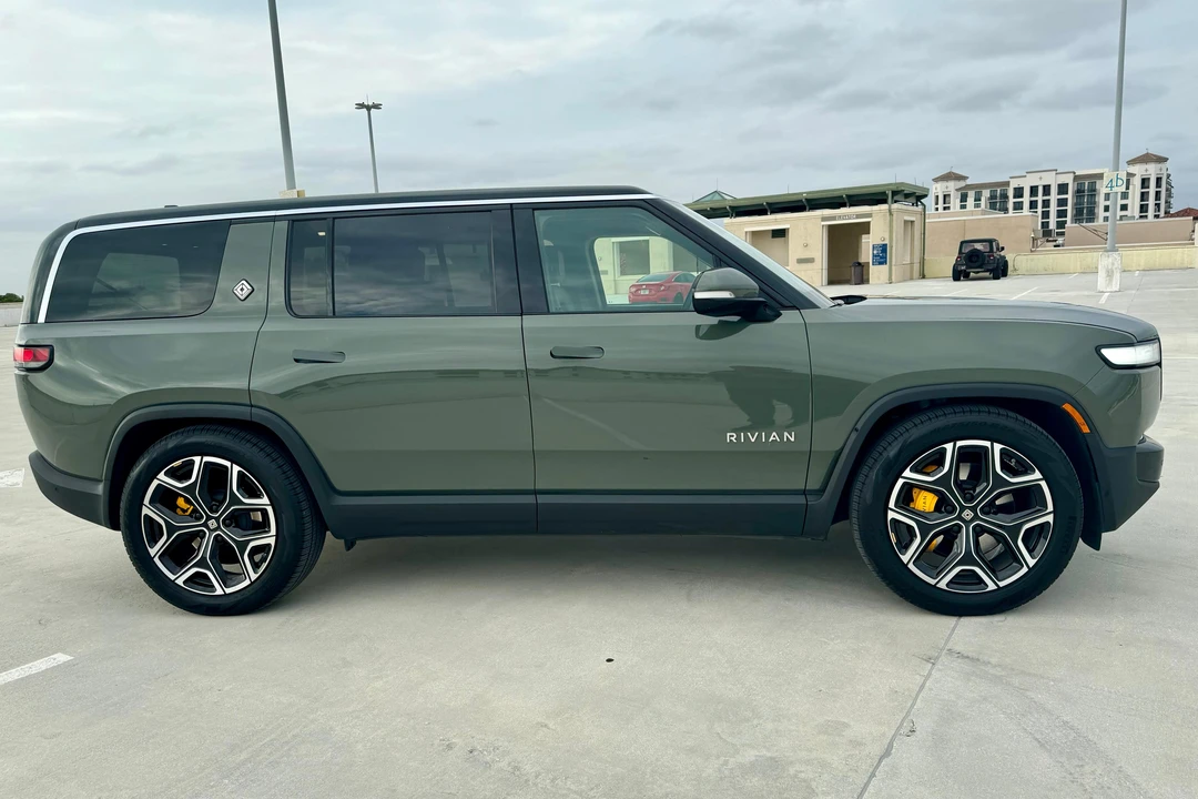 2023 Rivian R1S - Image 3 of 31