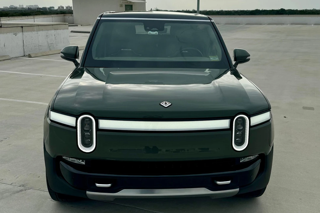 2023 Rivian R1S - Image 2 of 31