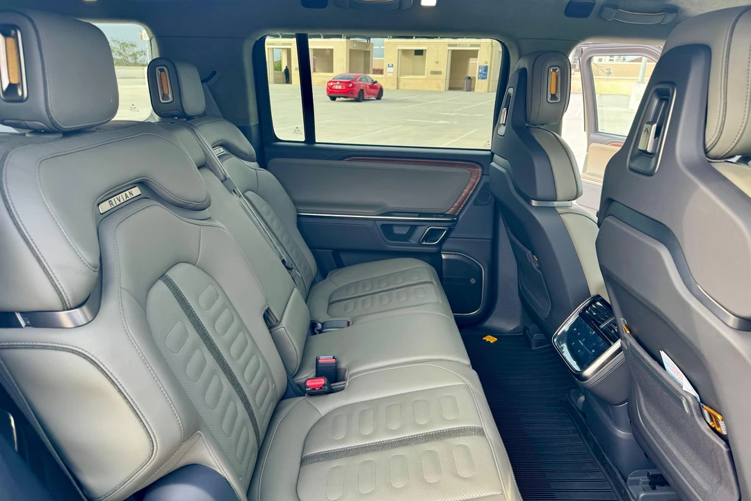 2023 Rivian R1S - Image 30 of 31