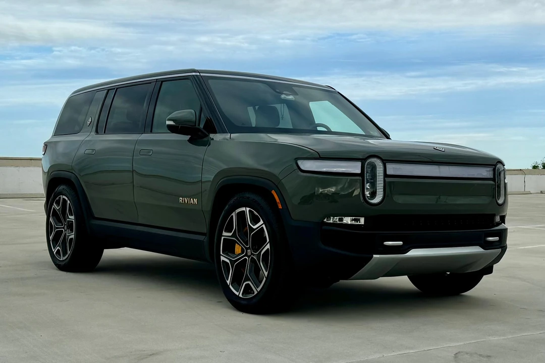 2023 Rivian R1S - Image 18 of 31