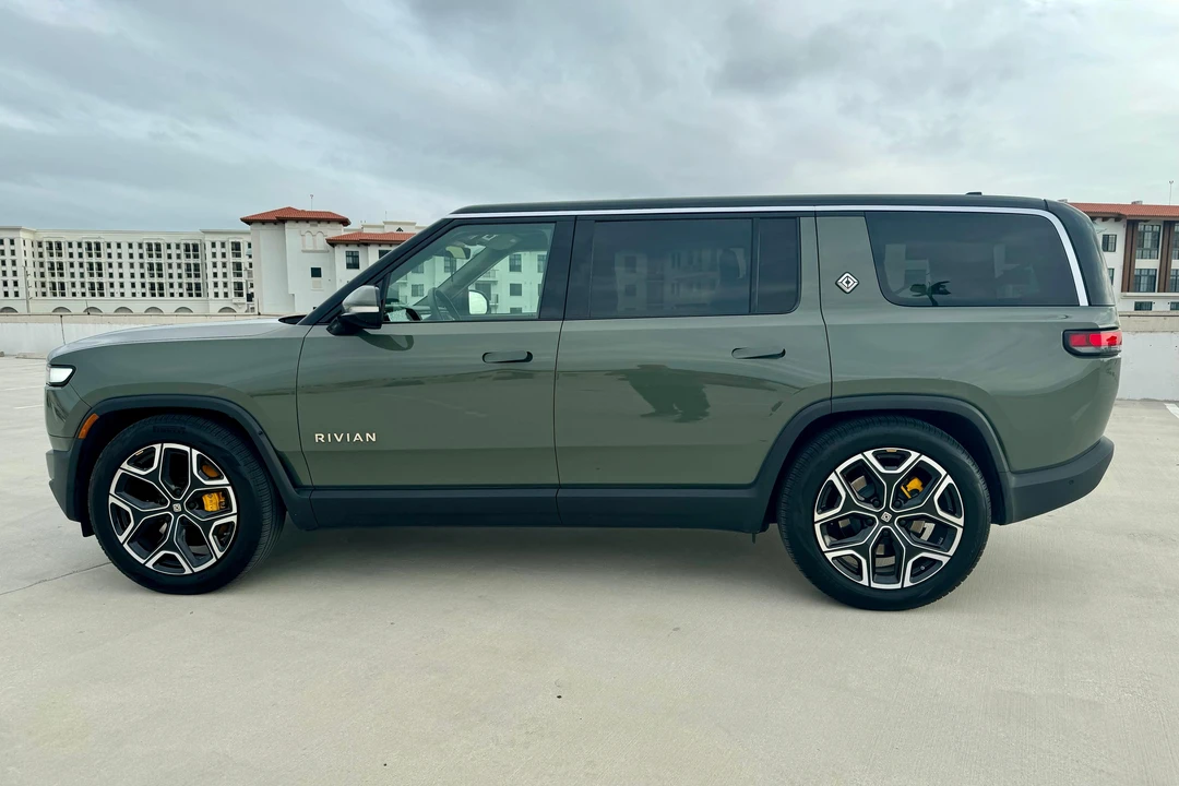 2023 Rivian R1S - Image 10 of 31