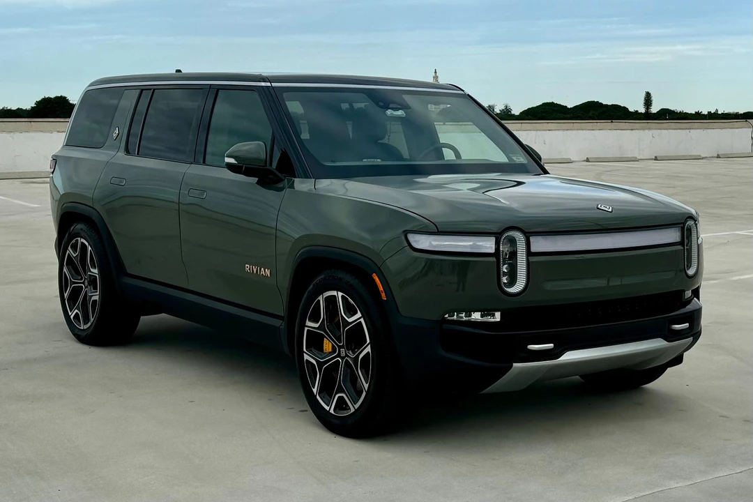 2023 Rivian R1S - Image 19 of 31