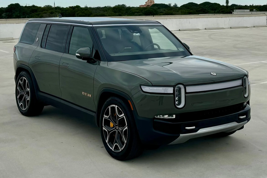 2023 Rivian R1S - Image 20 of 31