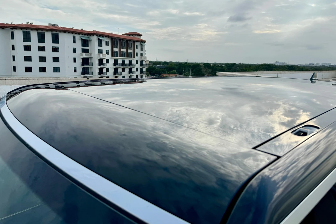 2023 Rivian R1S - Image 23 of 31