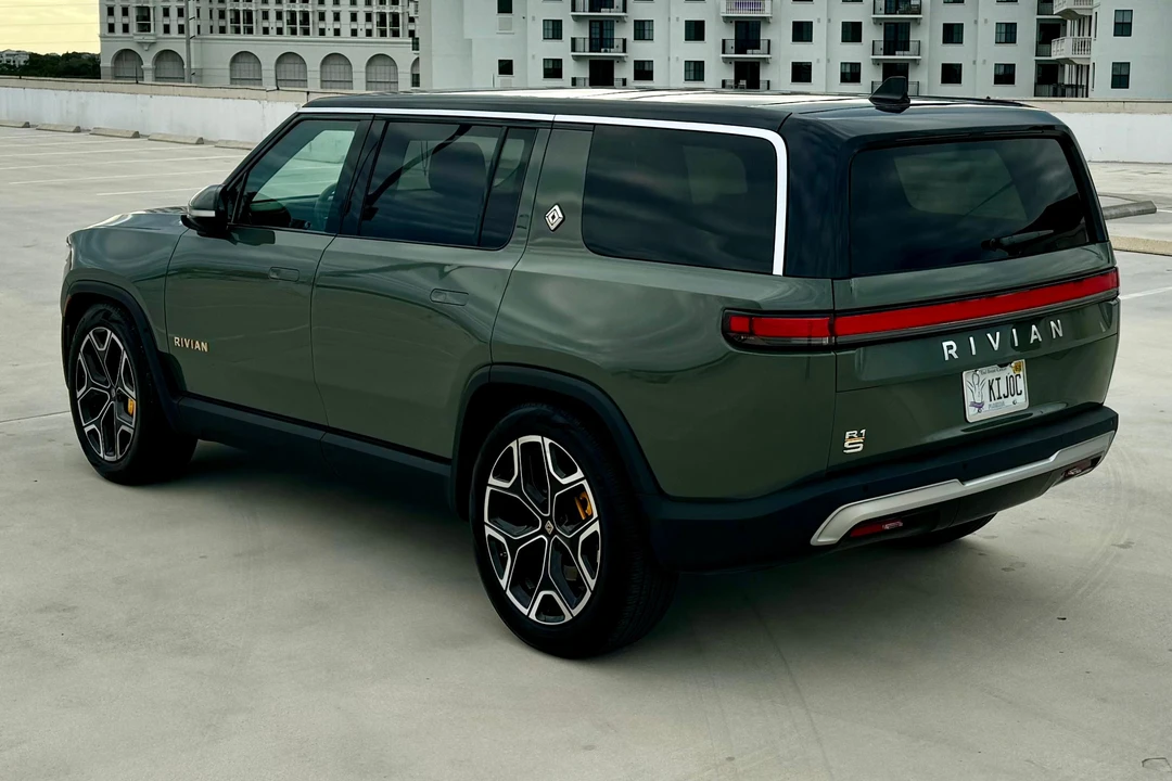 2023 Rivian R1S - Image 11 of 31
