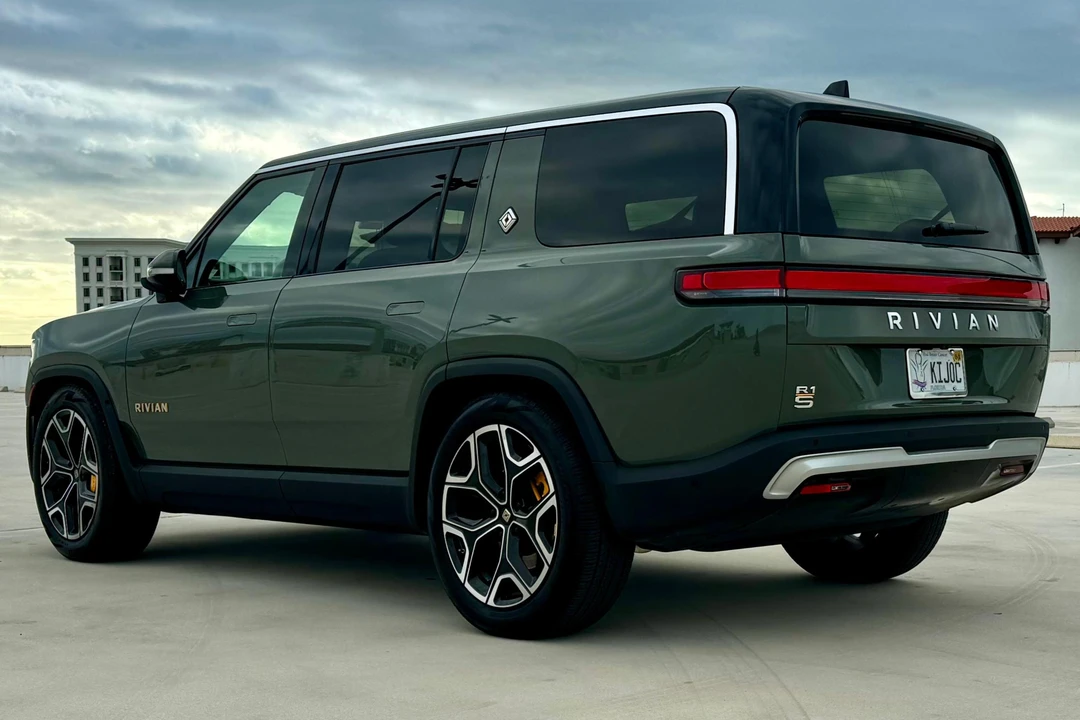 2023 Rivian R1S - Image 4 of 31