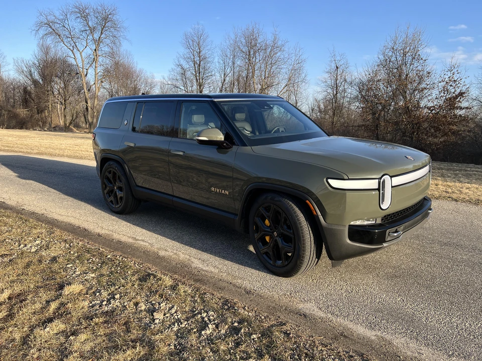 2023 Rivian R1S - Image 20 of 24