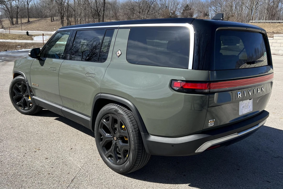 2023 Rivian R1S - Image 4 of 24