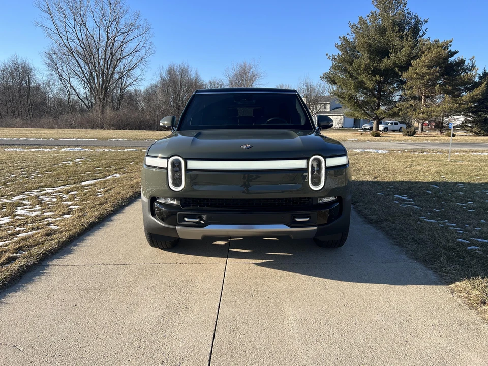 2023 Rivian R1S - Image 7 of 24