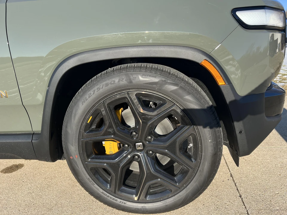 2023 Rivian R1S - Image 24 of 24