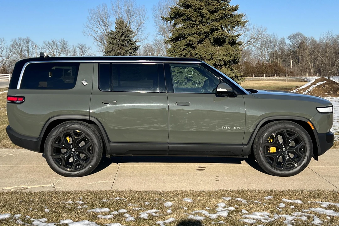 2023 Rivian R1S - Image 3 of 24