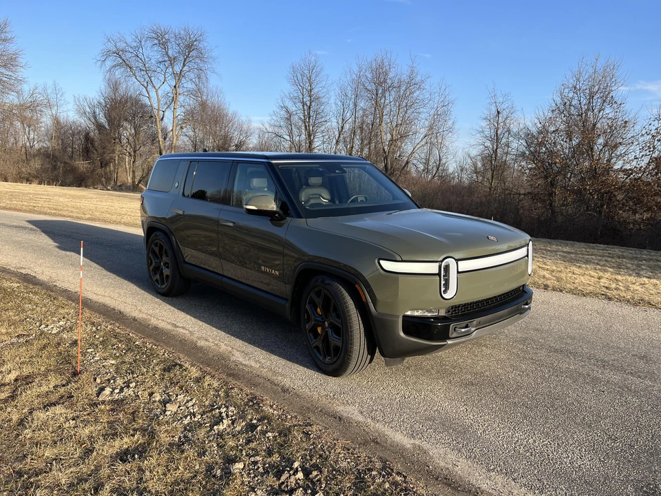 2023 Rivian R1S - Image 21 of 24