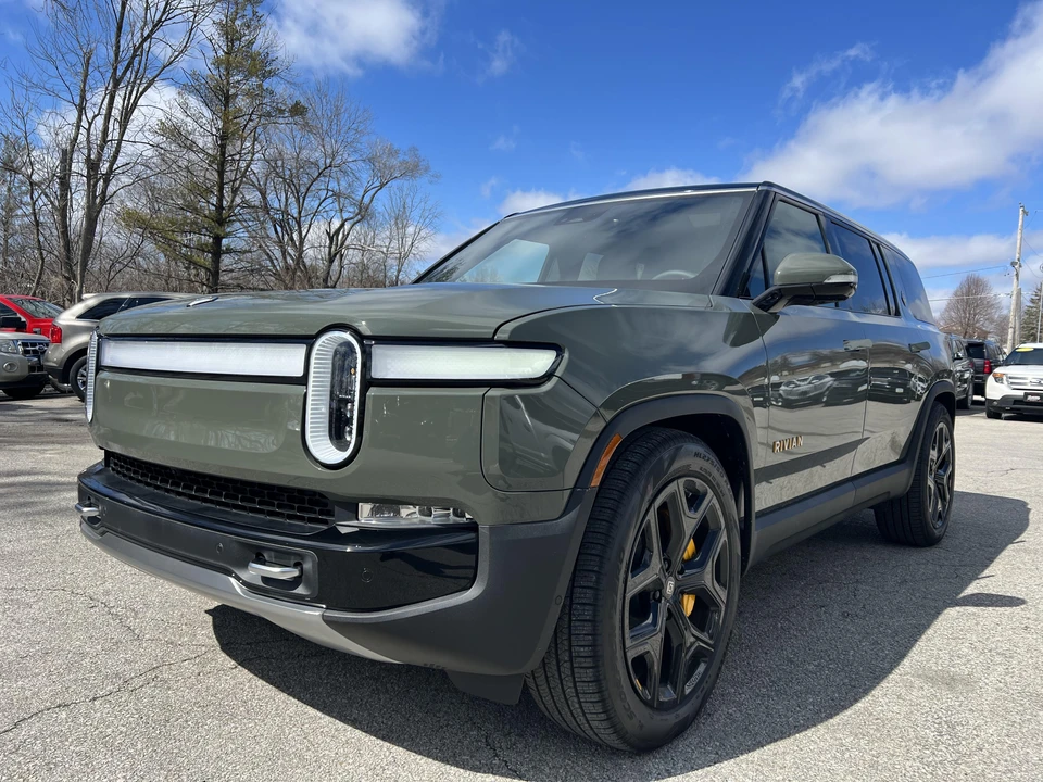 2023 Rivian R1S - Image 8 of 24