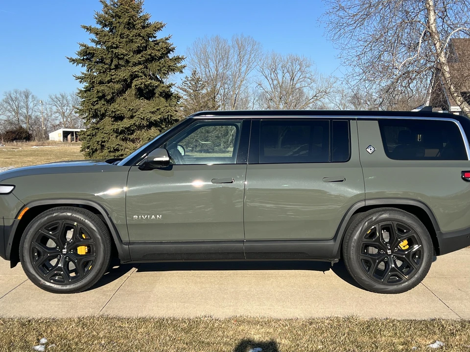 2023 Rivian R1S - Image 13 of 24