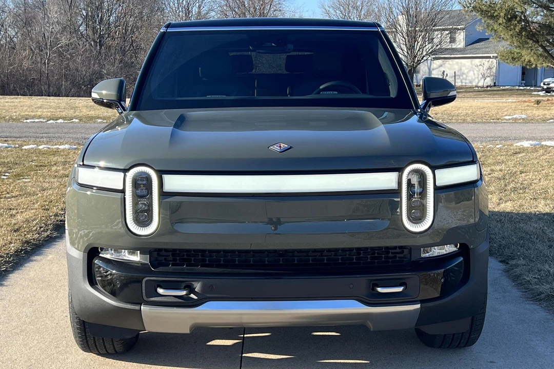 2023 Rivian R1S - Image 2 of 24