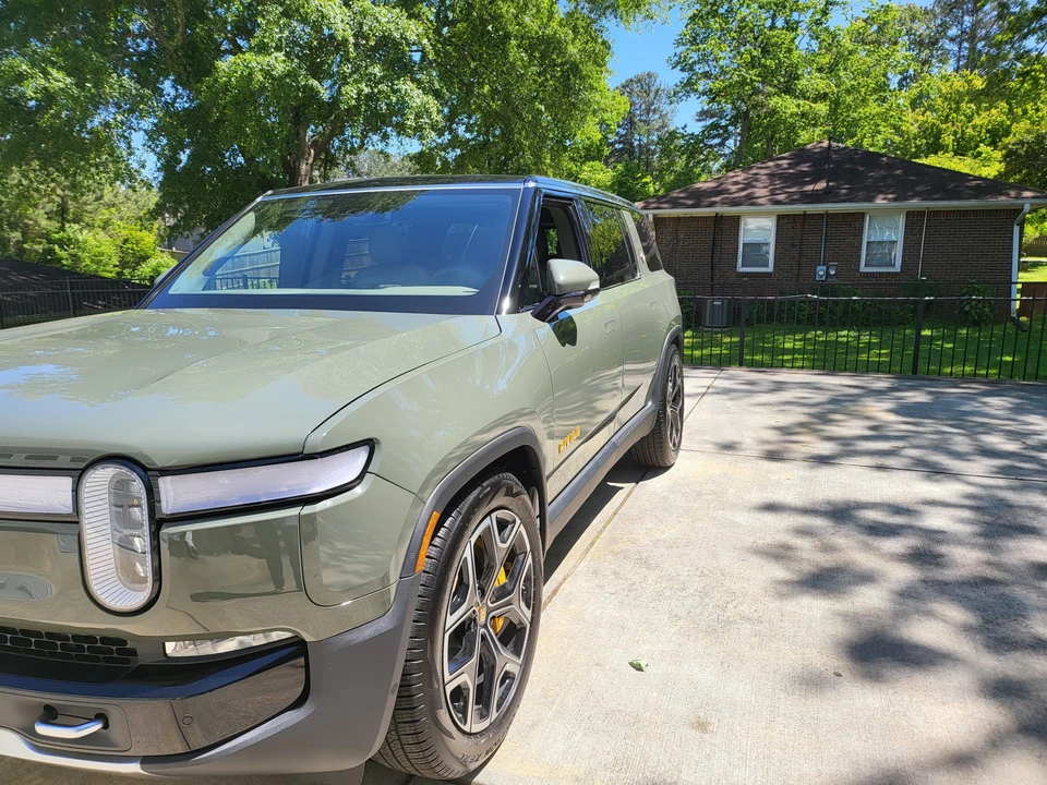 2023 Rivian R1S - Image 17 of 31