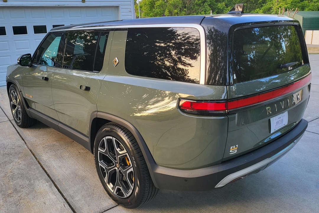 2023 Rivian R1S - Image 4 of 31