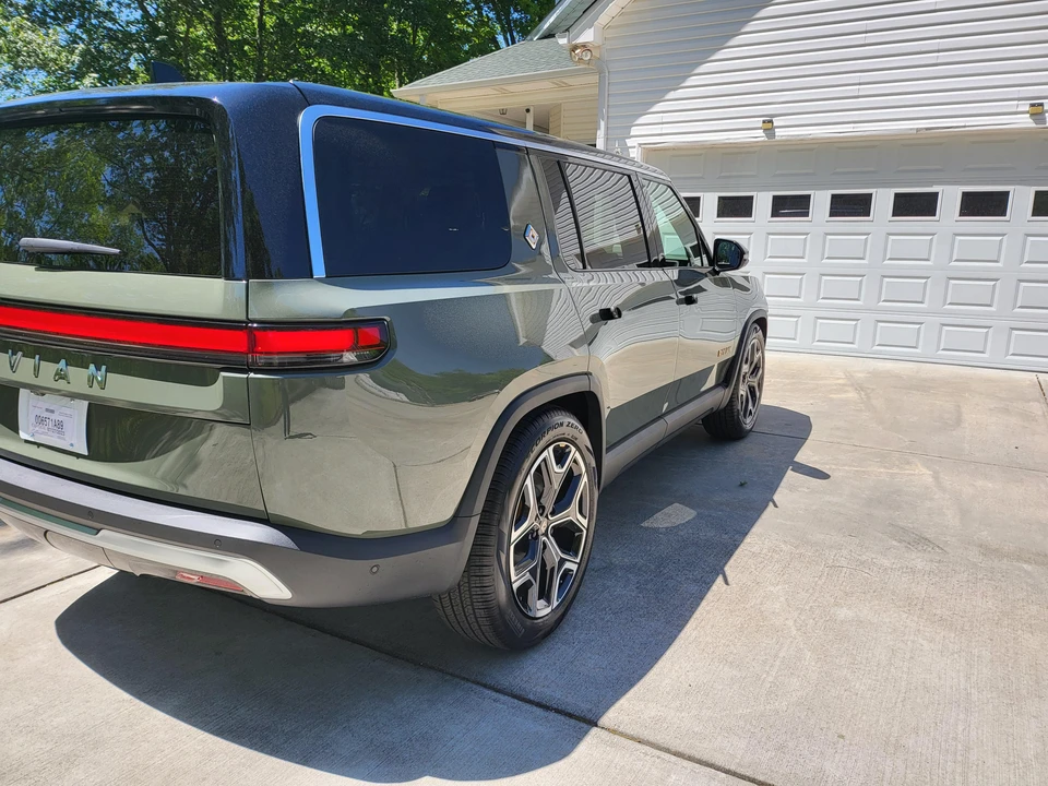 2023 Rivian R1S - Image 24 of 31
