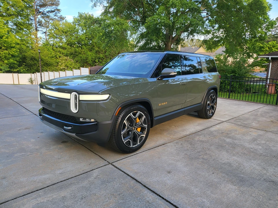 2023 Rivian R1S - Image 8 of 31