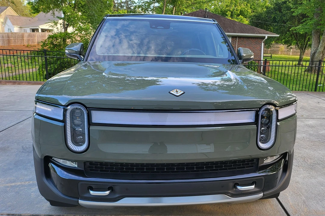 2023 Rivian R1S - Image 2 of 31