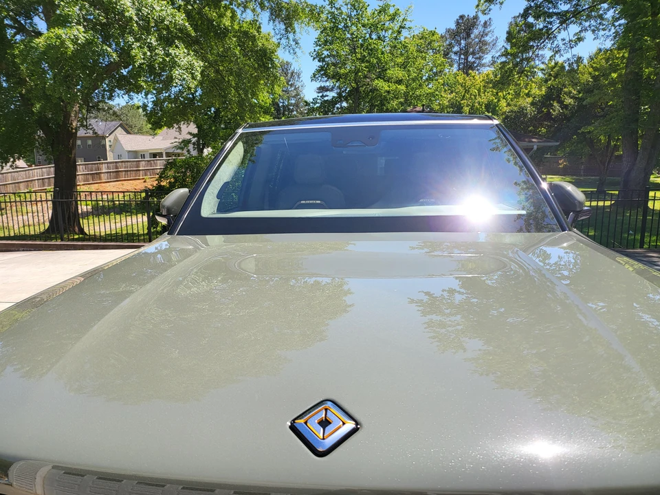 2023 Rivian R1S - Image 18 of 31
