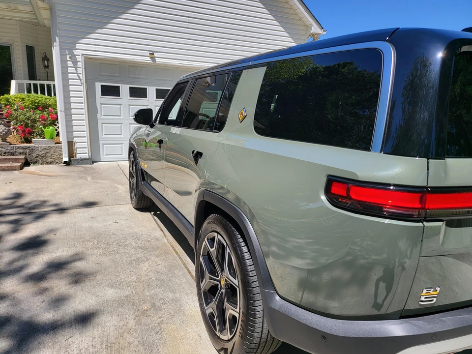 2023 Rivian R1S - Image 21 of 31