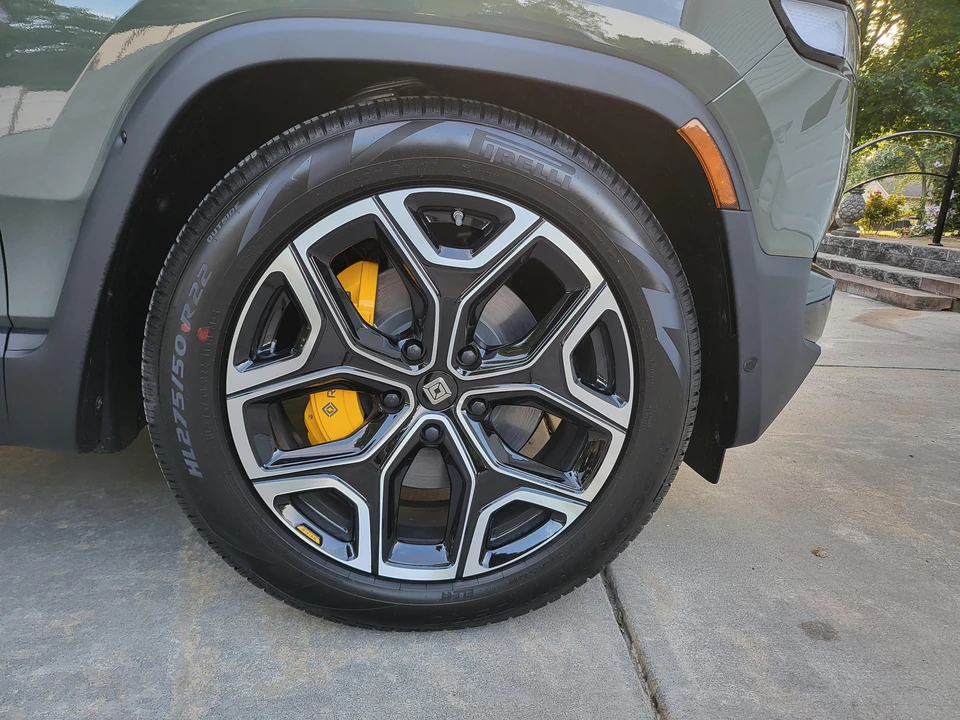 2023 Rivian R1S - Image 31 of 31