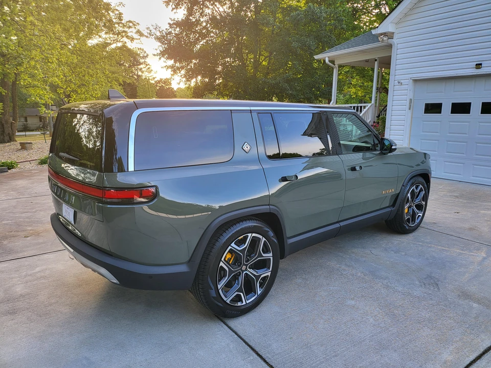 2023 Rivian R1S - Image 13 of 31