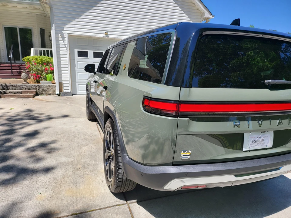 2023 Rivian R1S - Image 22 of 31
