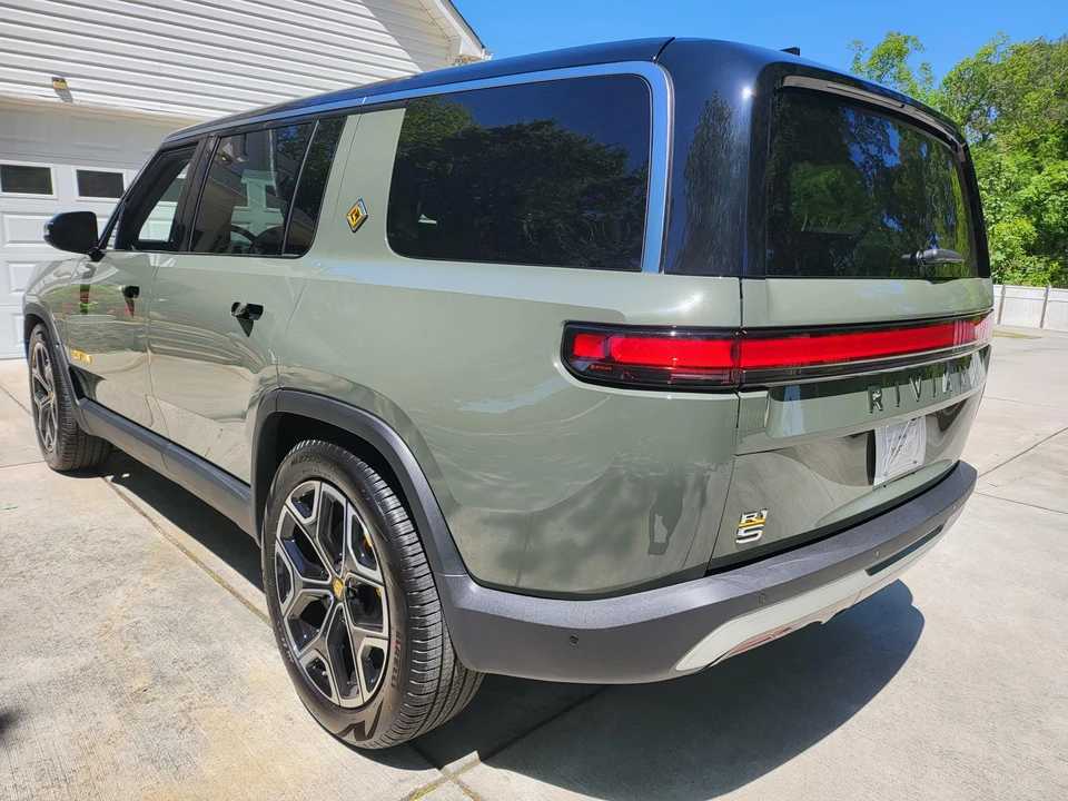 2023 Rivian R1S - Image 20 of 31