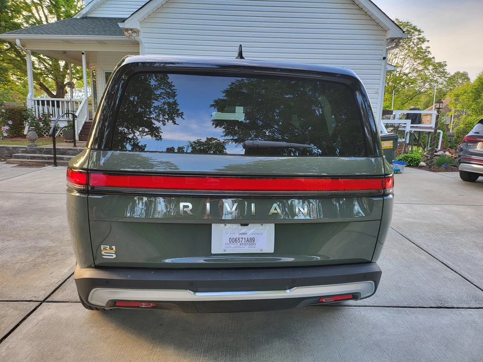 2023 Rivian R1S - Image 12 of 31