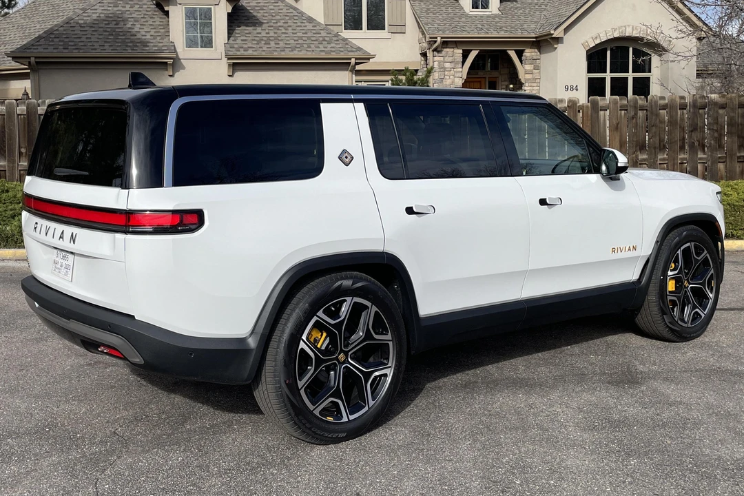 2023 Rivian R1S - Image 4 of 7