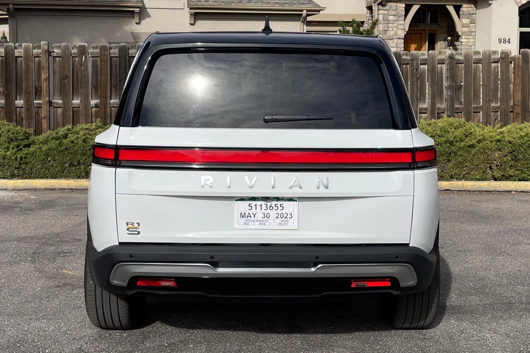 2023 Rivian R1S - Image 5 of 7