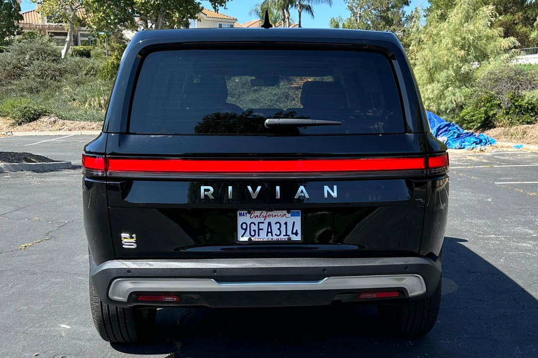 2023 Rivian R1S - Image 5 of 31