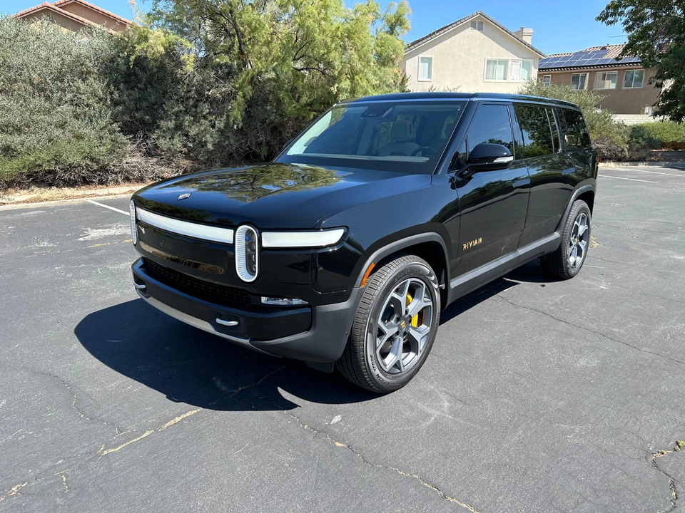 2023 Rivian R1S - Image 9 of 31
