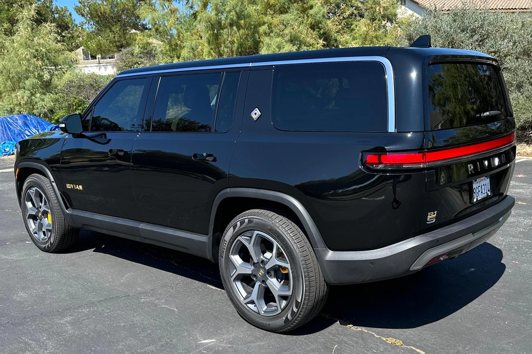 2023 Rivian R1S - Image 4 of 31
