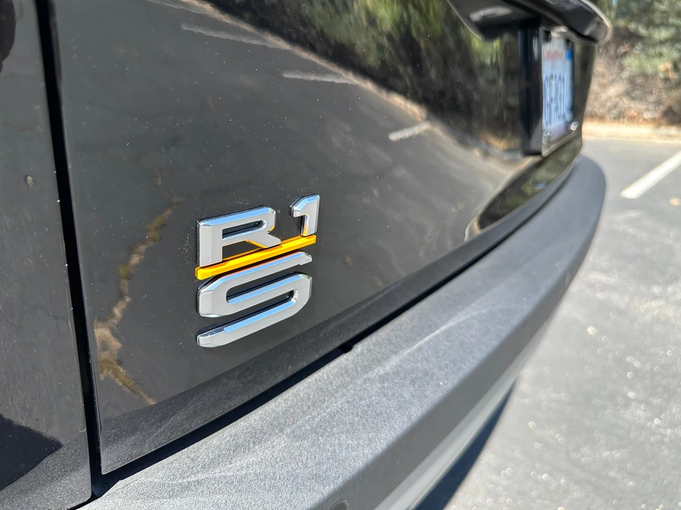 2023 Rivian R1S - Image 26 of 31