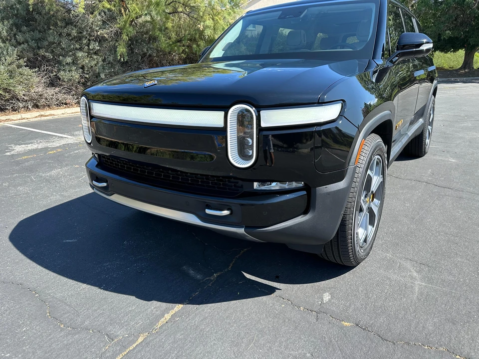 2023 Rivian R1S - Image 8 of 31