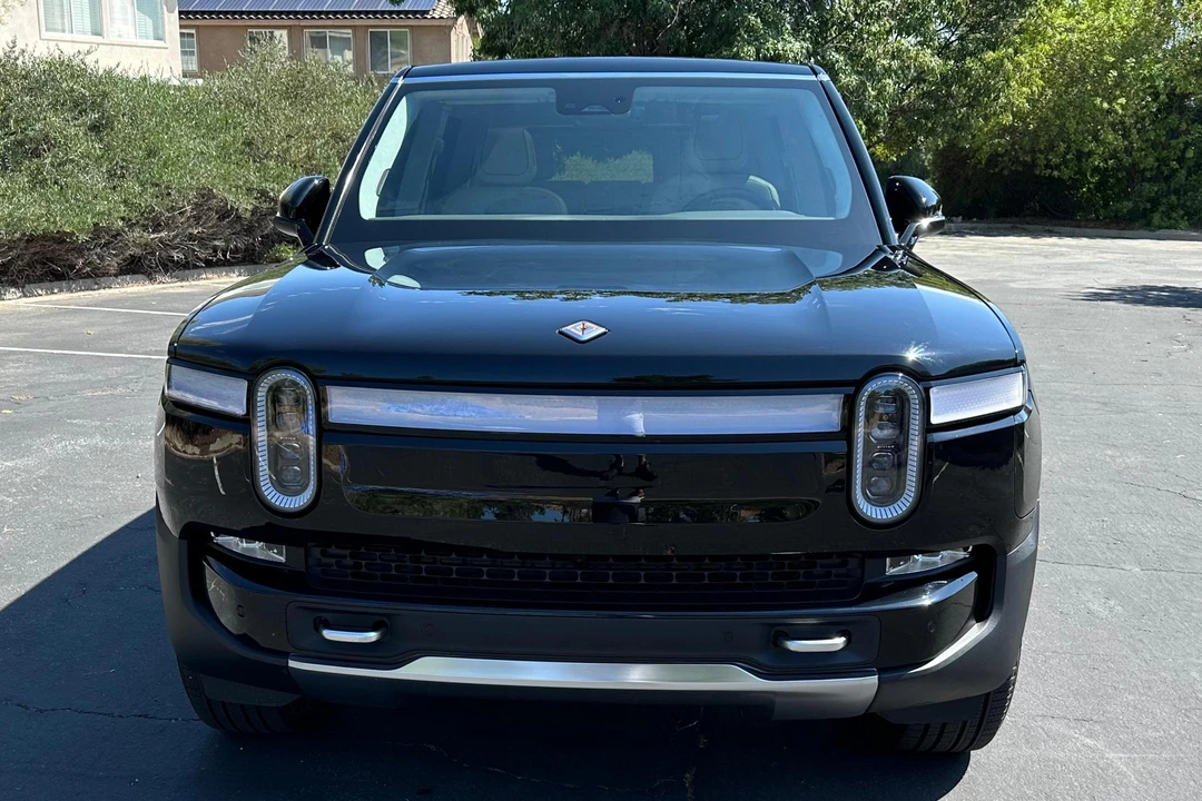 2023 Rivian R1S - Image 2 of 31