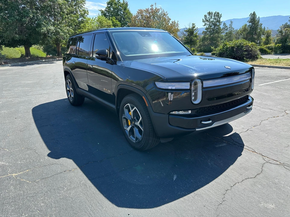 2023 Rivian R1S - Image 14 of 31