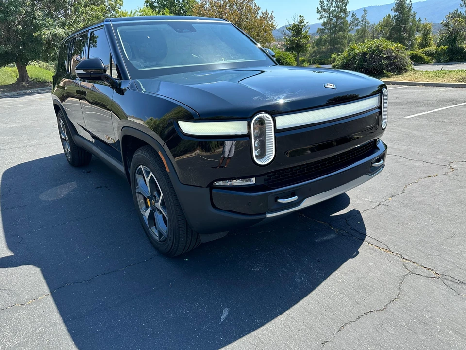 2023 Rivian R1S - Image 15 of 31