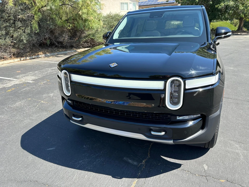 2023 Rivian R1S - Image 7 of 31