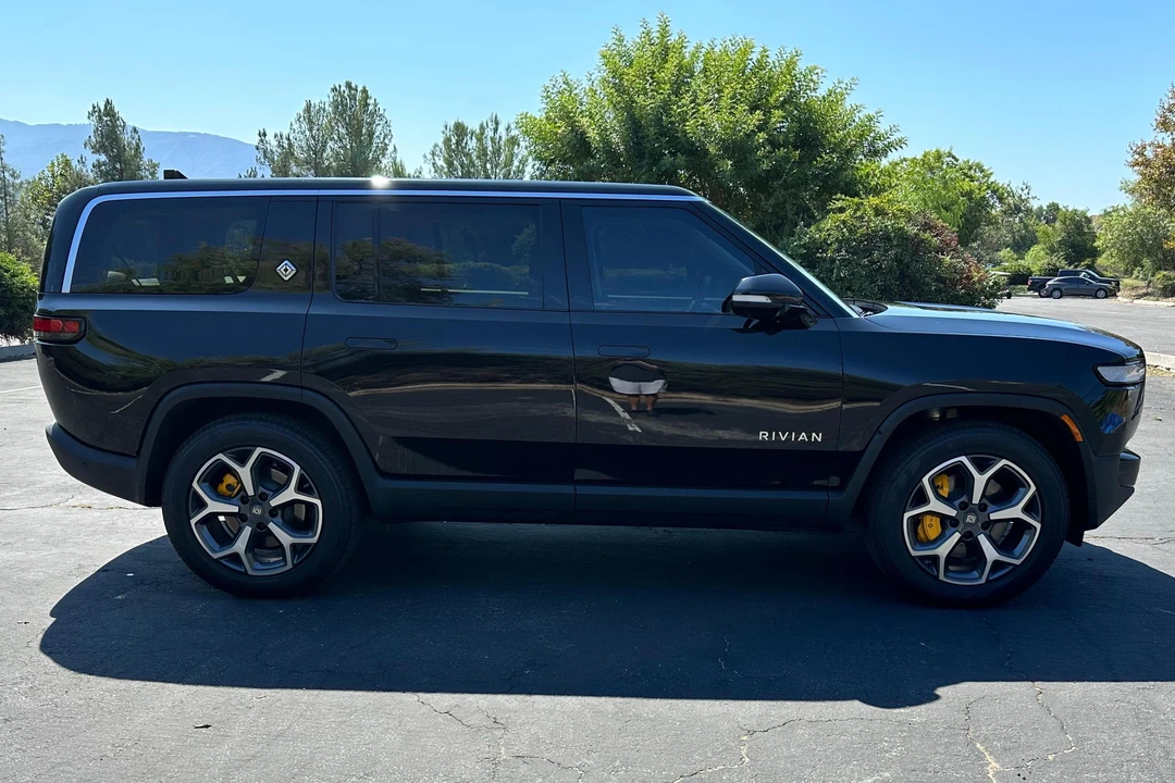2023 Rivian R1S - Image 3 of 31