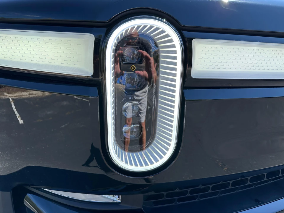 2023 Rivian R1S - Image 19 of 31