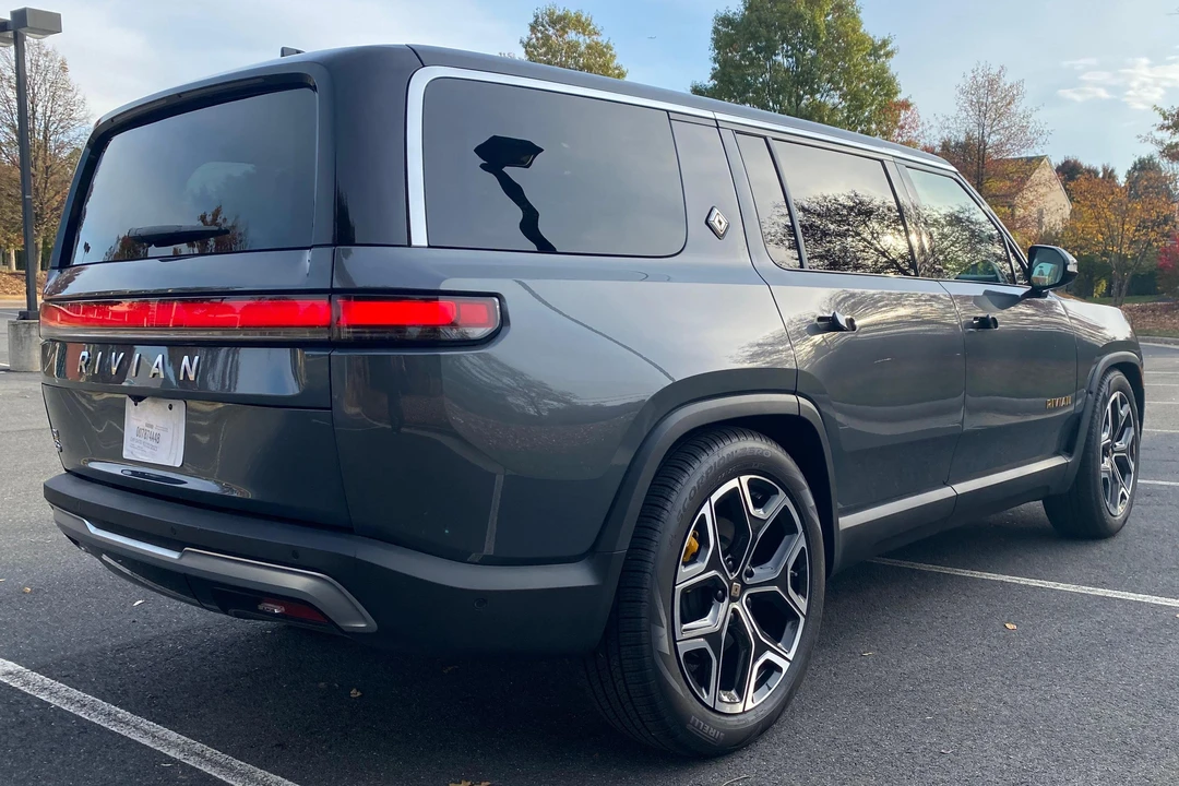 2023 Rivian R1S - Image 4 of 31
