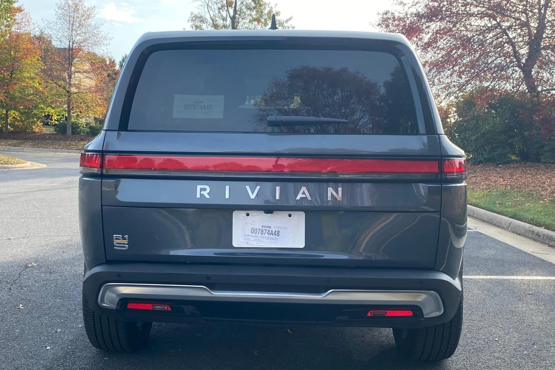 2023 Rivian R1S - Image 5 of 31