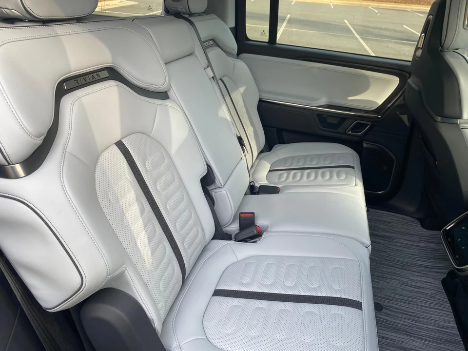2023 Rivian R1S - Image 20 of 31
