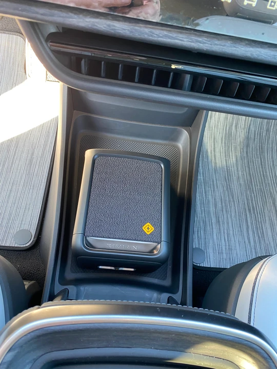 2023 Rivian R1S - Image 26 of 31